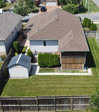 8292 S Feren Drive • Niagara Falls, ON photo 2