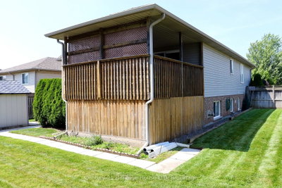 8292 S Feren Drive • Niagara Falls, ON photo 9