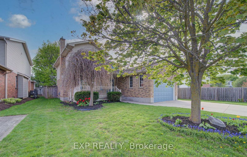 225 Dartmoor Crescent