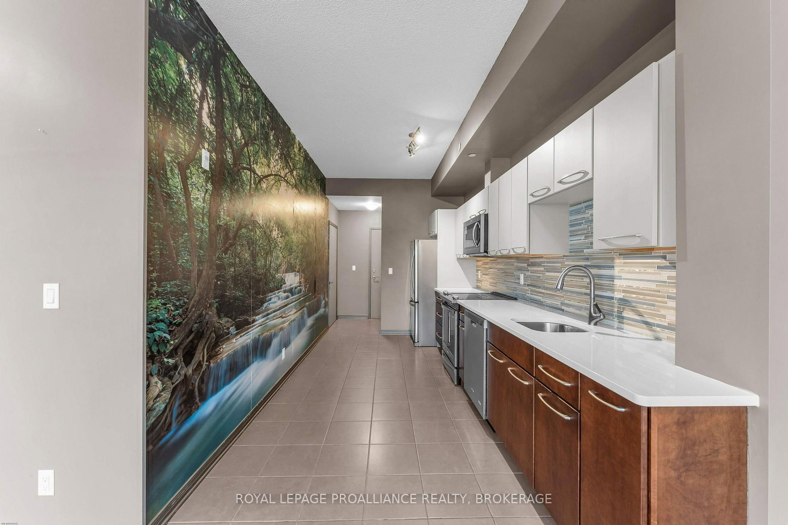 121 Queen Street • #813 • Kingston, ON photo 6