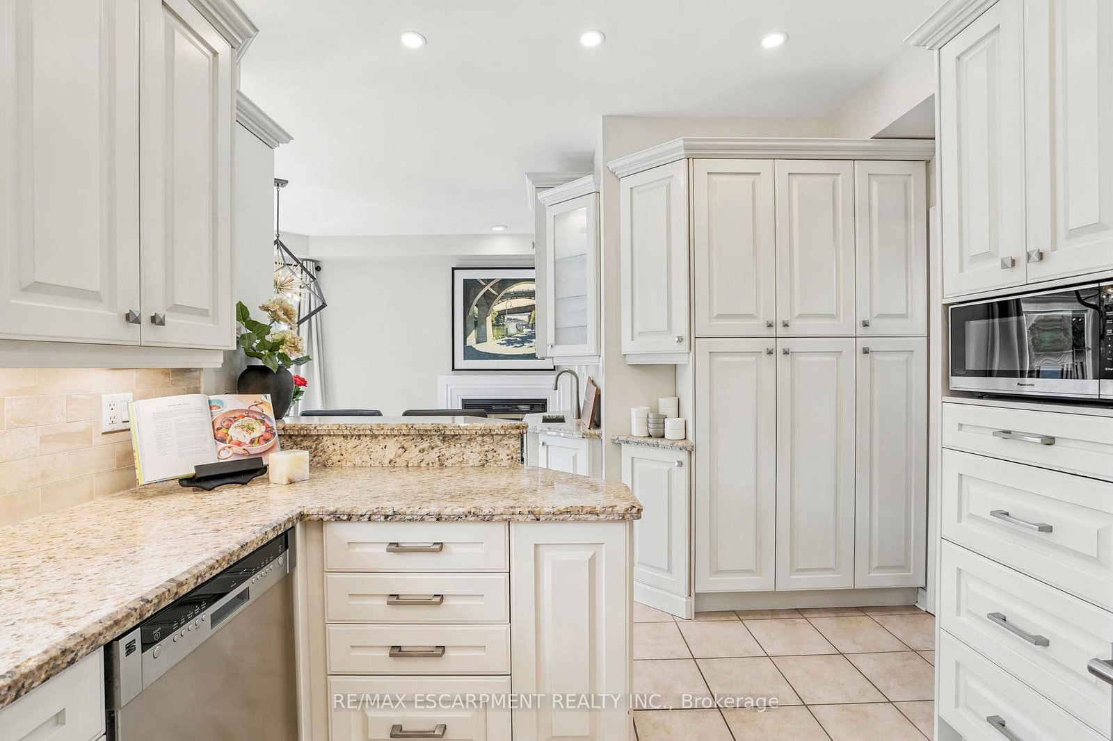 156 VALMONT Street • Hamilton, ON photo 13