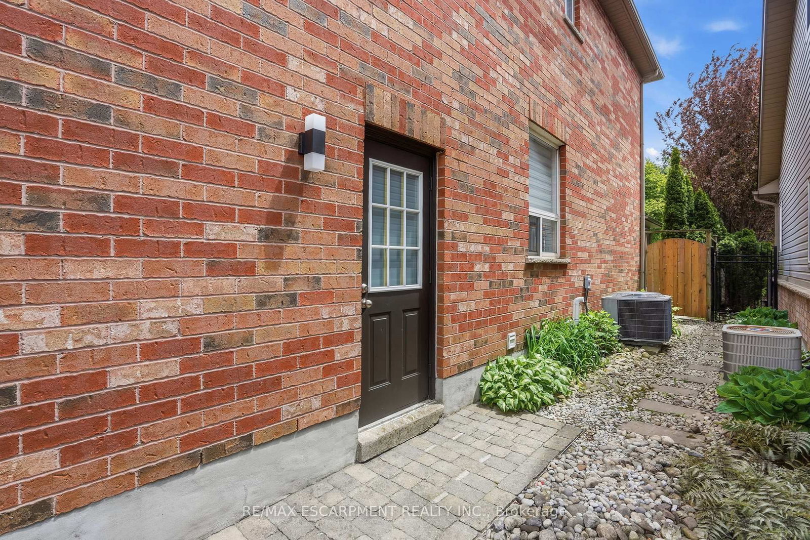 156 VALMONT Street • Hamilton, ON photo 43