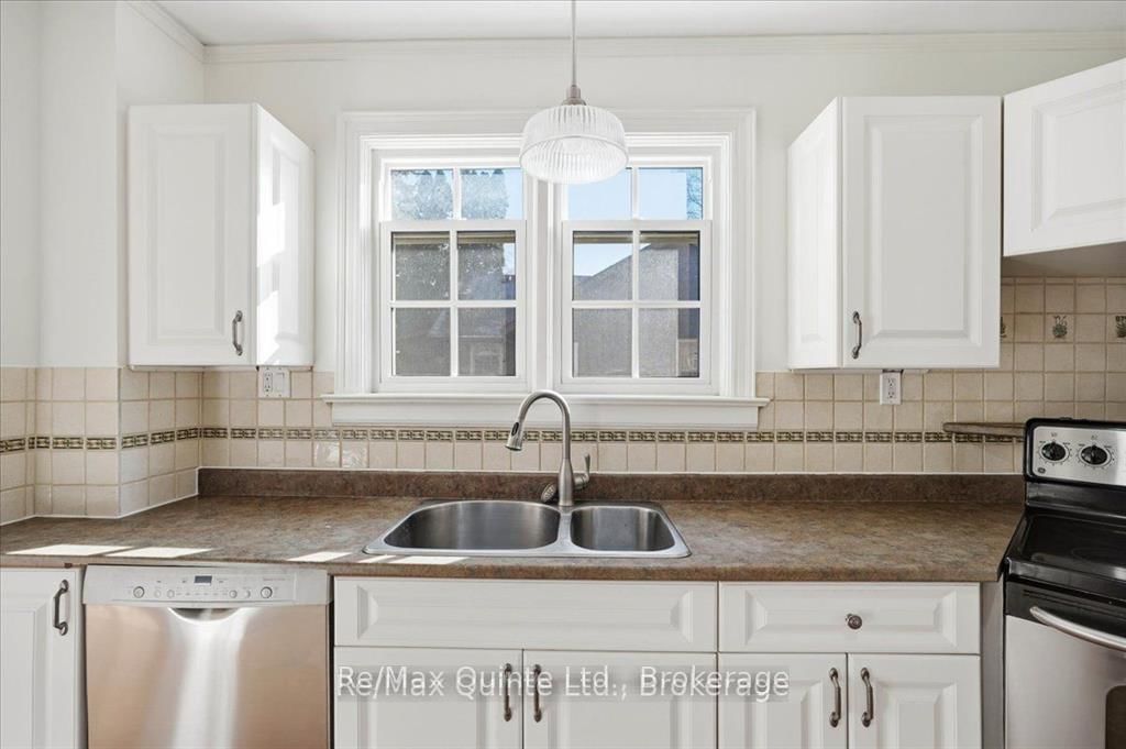 238 Victoria Avenue • Belleville, ON photo 8