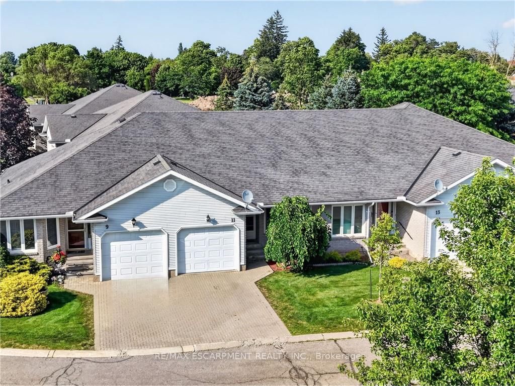 11 Garden Drive • West Lincoln, ON photo 2