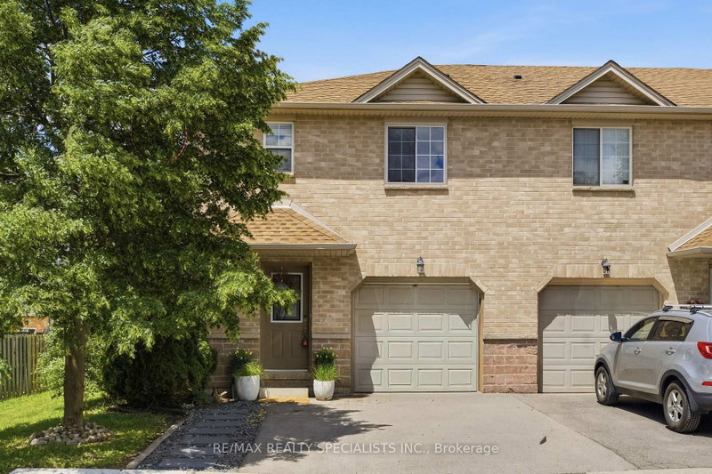 10 - 39 Pinewoods Drive