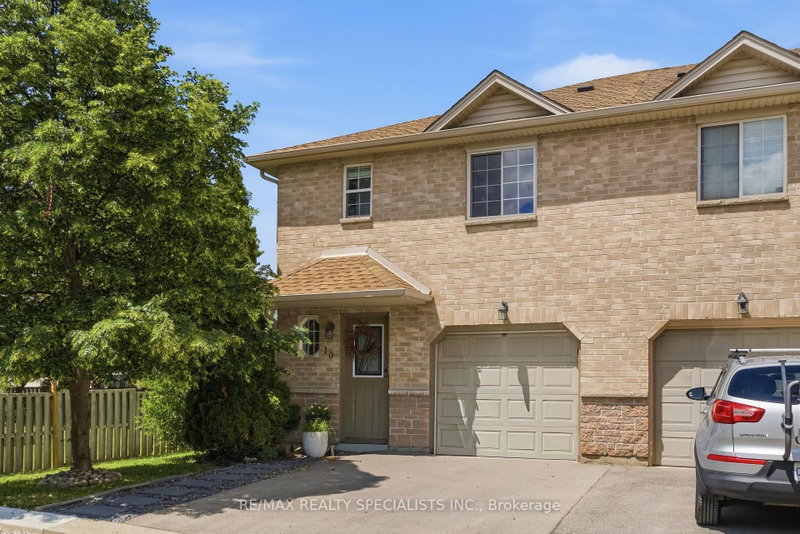 10 - 39 Pinewoods Drive