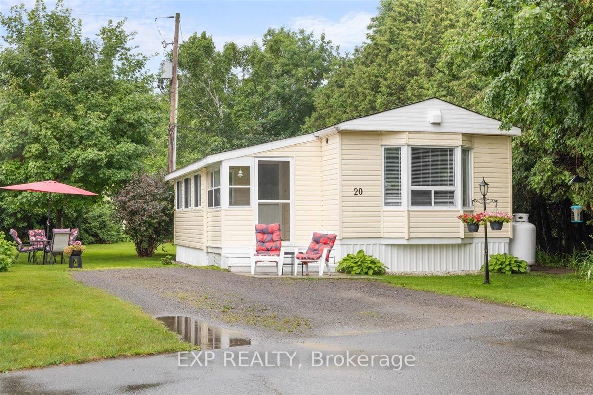 20 Pinewood Avenue • Carleton Place, ON photo 1
