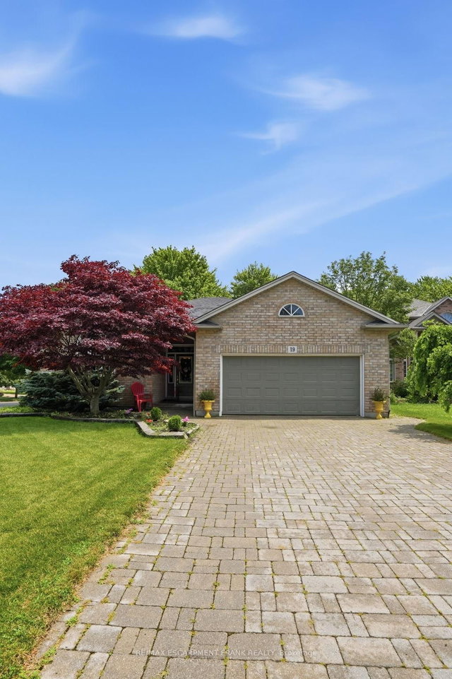 19 Green Pointe Drive