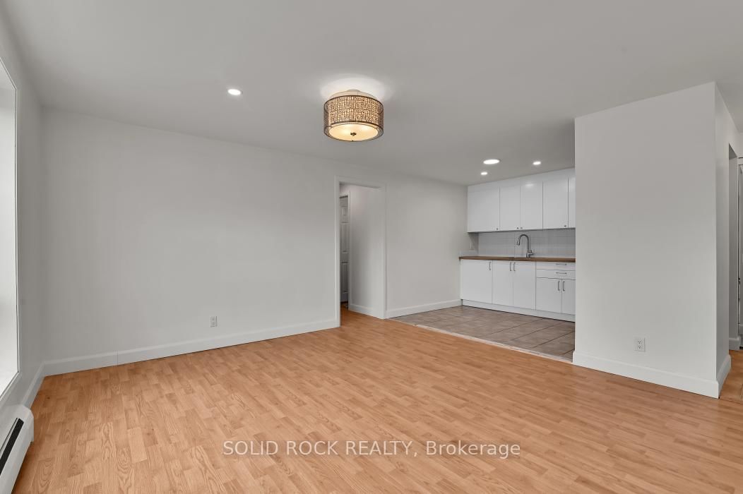 896 Elmsmere Drive • #7 • Ottawa, ON photo 11
