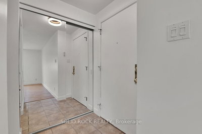 896 Elmsmere Drive • #7 • Ottawa, ON photo 2