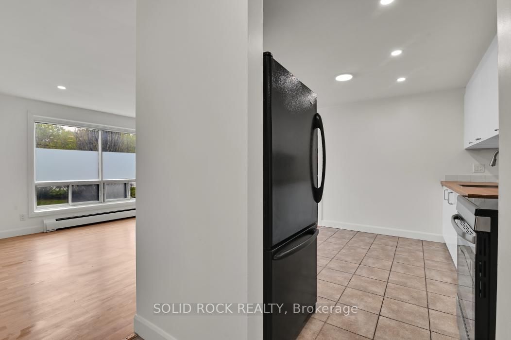 896 Elmsmere Drive • #7 • Ottawa, ON photo 5