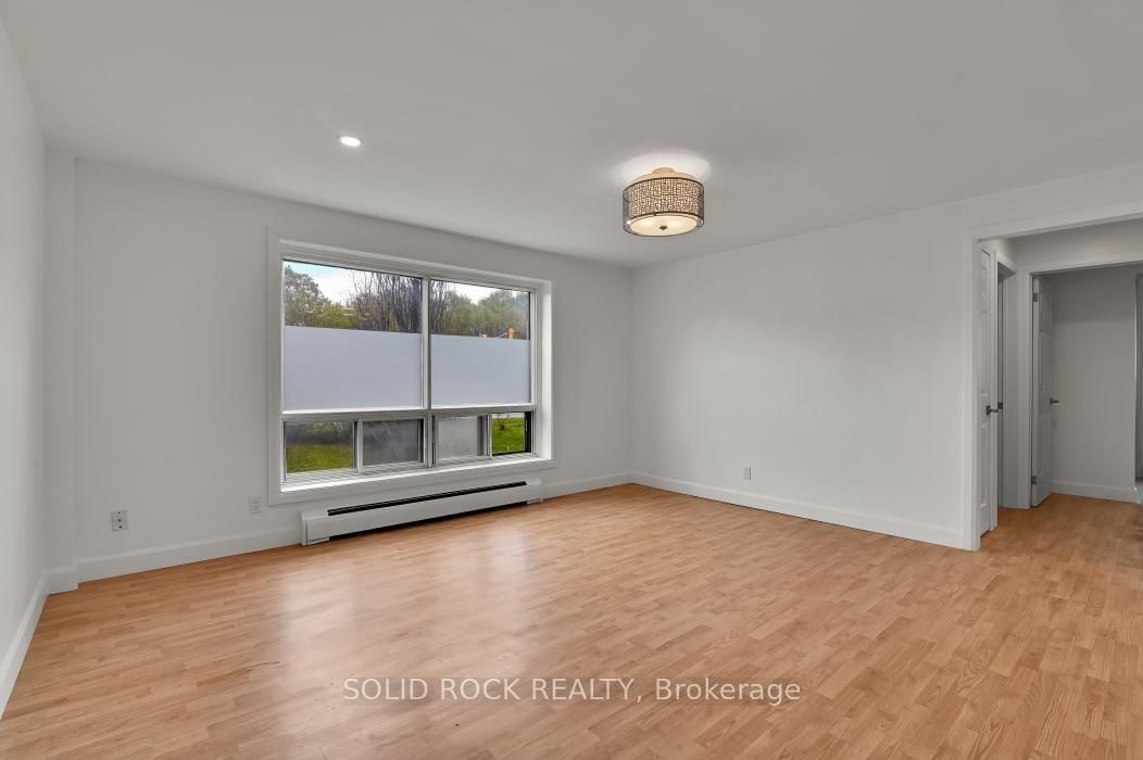 896 Elmsmere Drive • #7 • Ottawa, ON photo 7