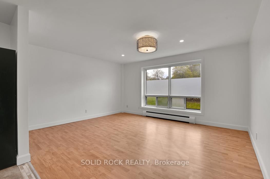 896 Elmsmere Drive • #7 • Ottawa, ON photo 8