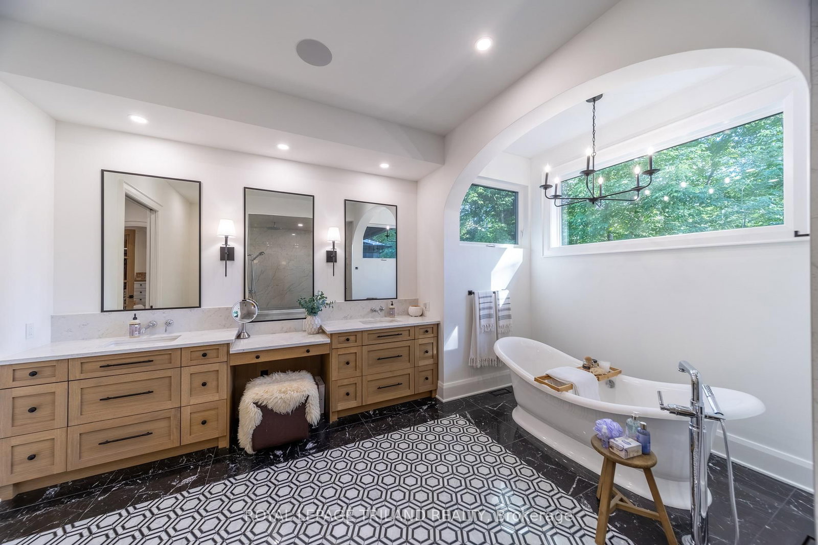 260 Ontario Street • Lambton Shores, ON photo 31