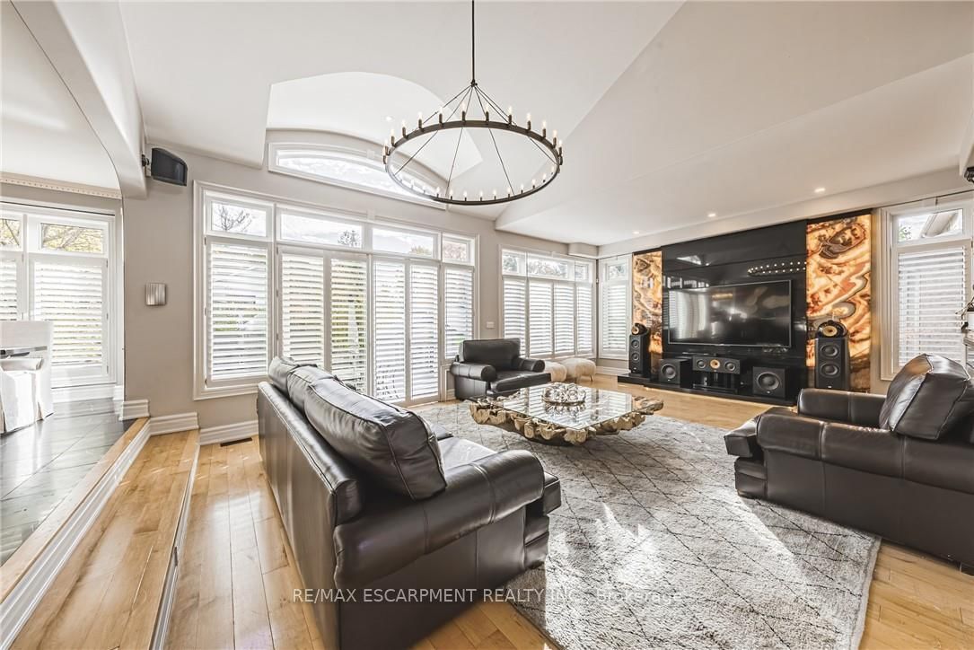 712 Highvalley Road • Hamilton, ON photo 16