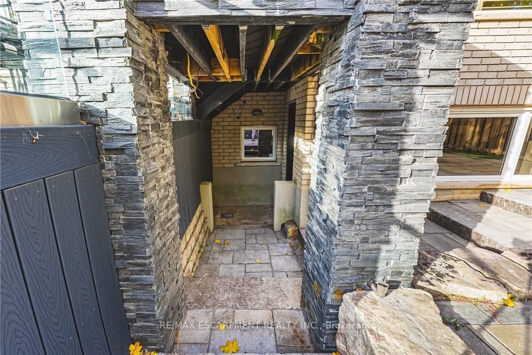 712 Highvalley Road • Hamilton, ON photo 47