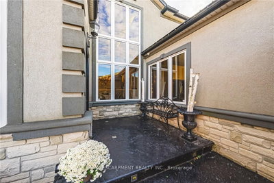 712 Highvalley Road • Hamilton, ON photo 6