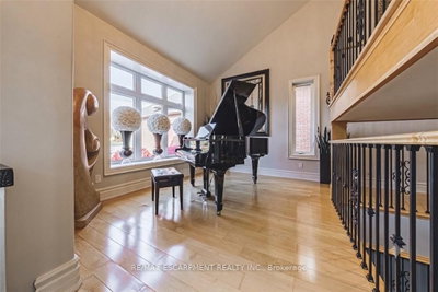 712 Highvalley Road • Hamilton, ON photo 8