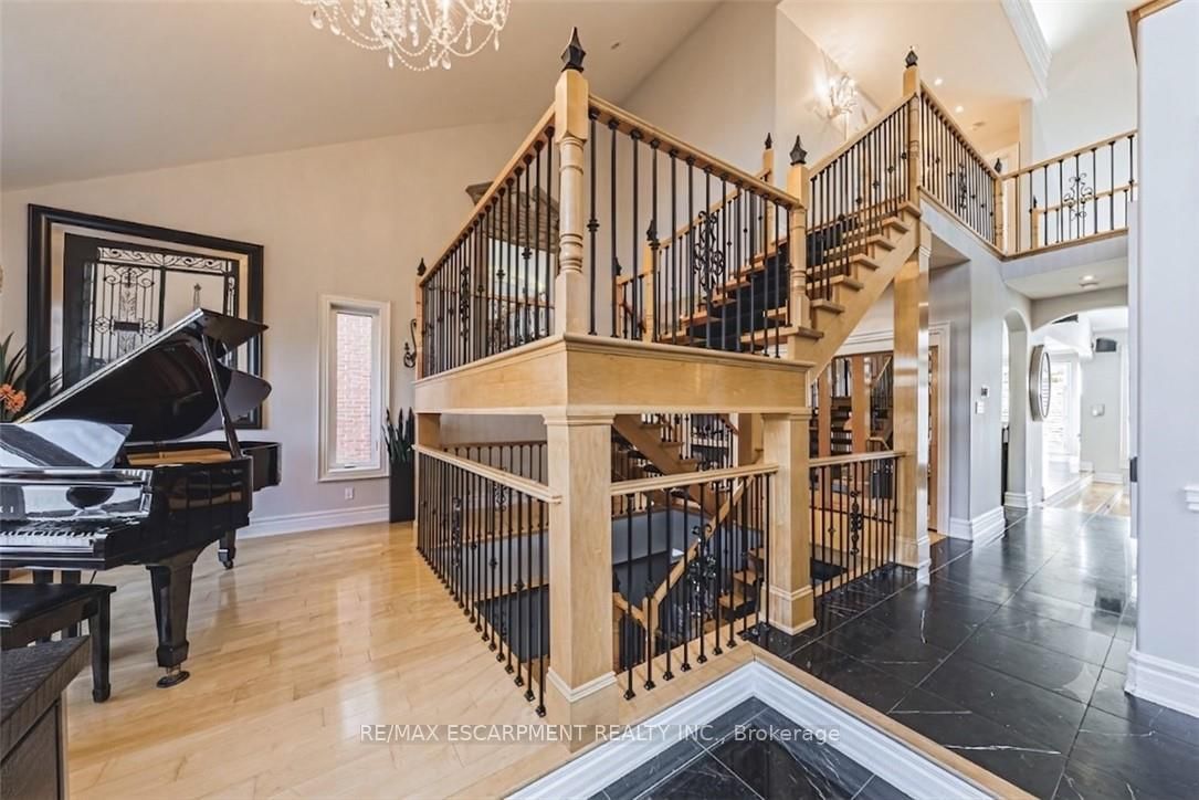 712 Highvalley Road • Hamilton, ON photo 9