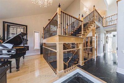 712 Highvalley Road • Hamilton, ON photo 9