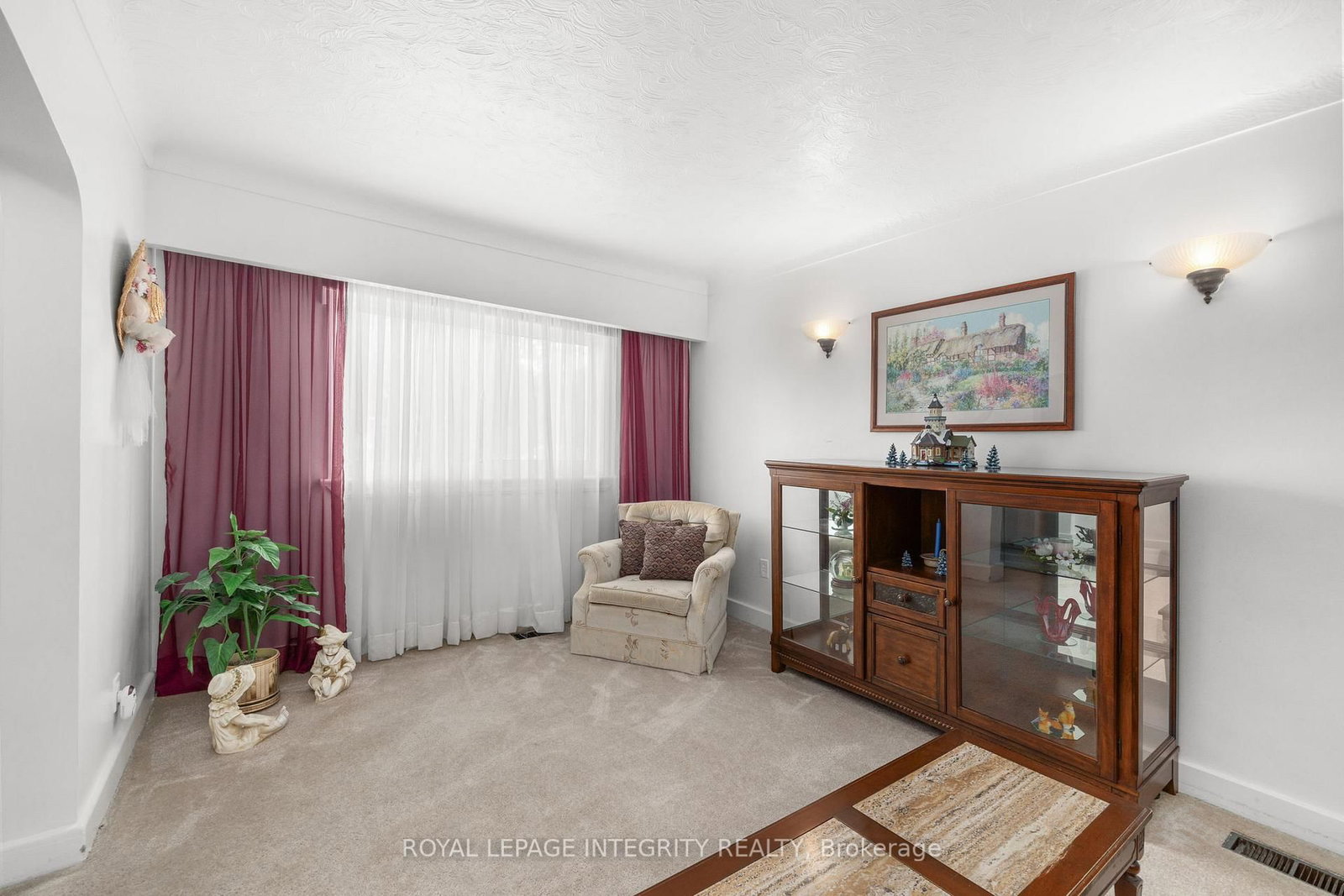 1081 Kenaston Street • Ottawa, ON photo 15
