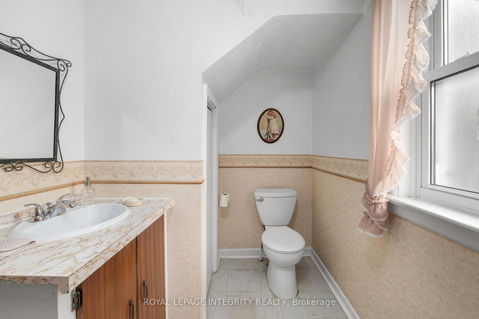 1081 Kenaston Street • Ottawa, ON photo 26