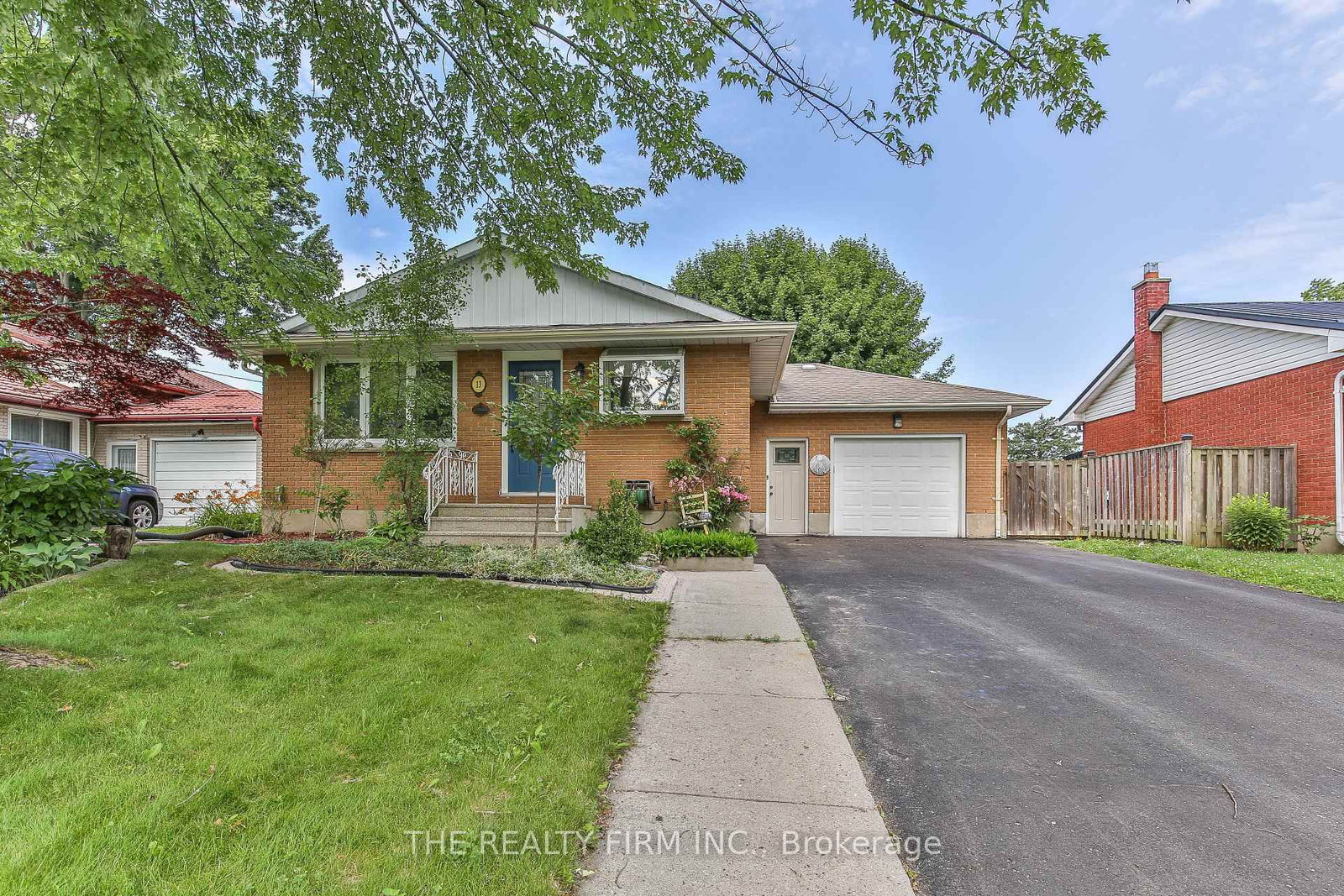 13 Vanbuskirk Drive • St. Thomas, ON photo 3