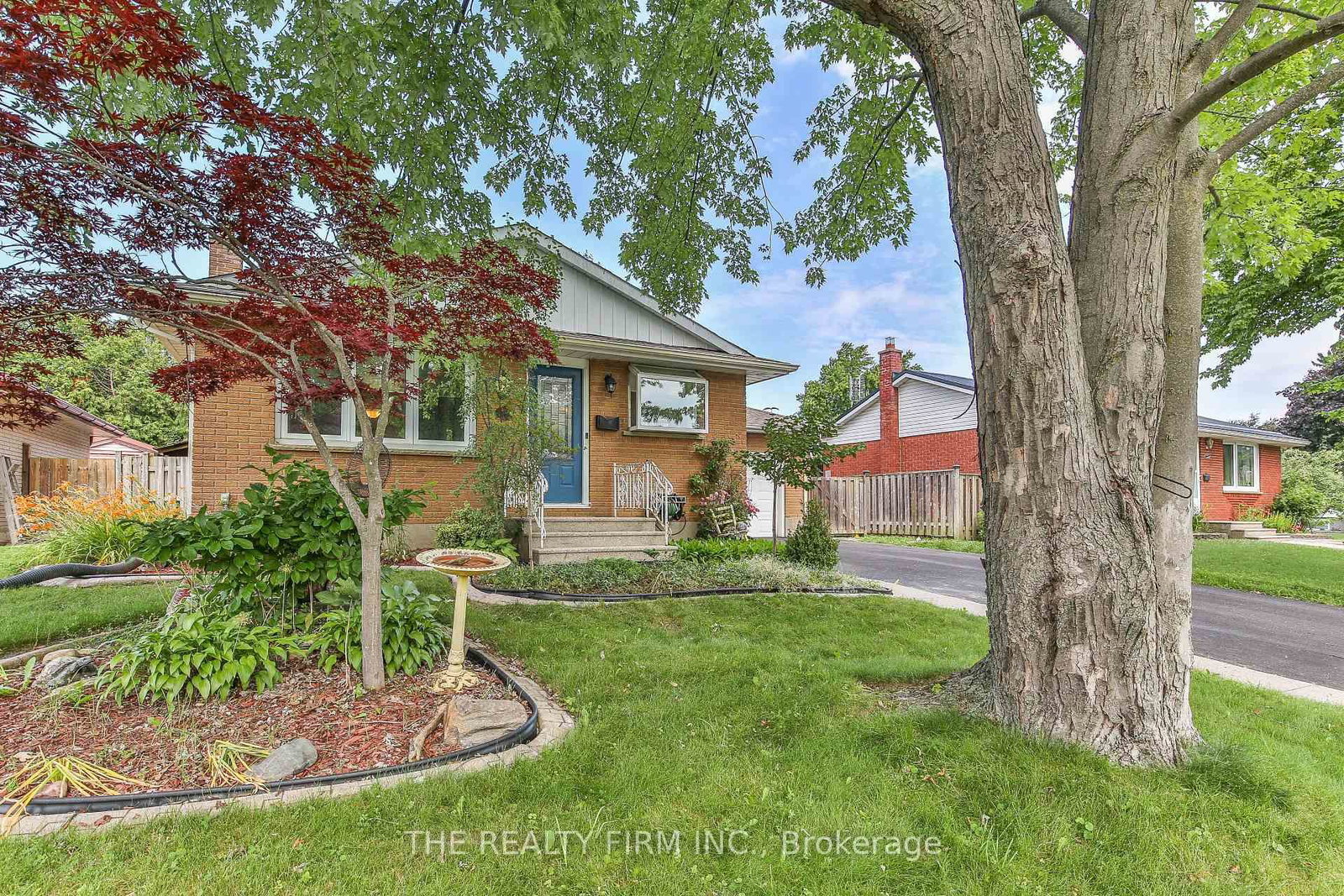 13 Vanbuskirk Drive • St. Thomas, ON photo 4