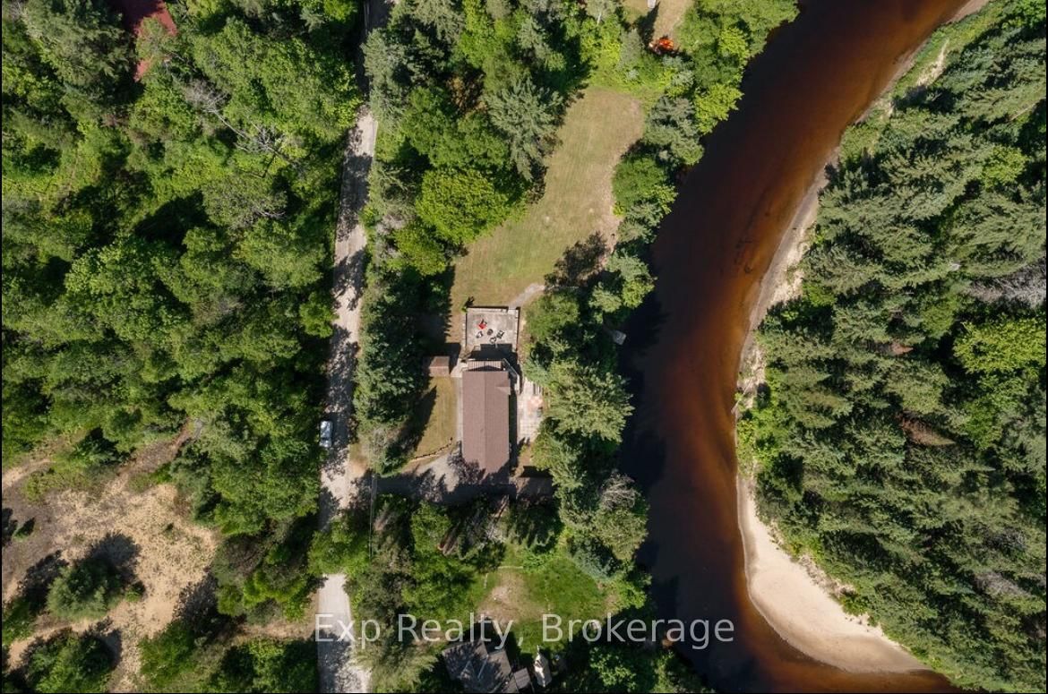 27 Groeger Road • Huntsville, ON photo 6