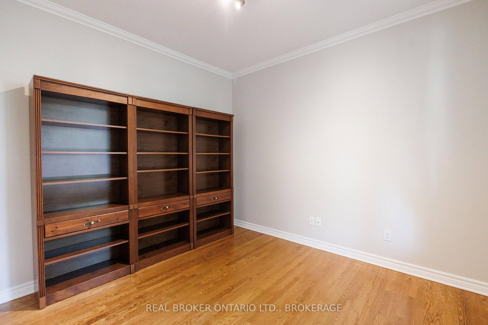 11 Redbridge Crescent • Ottawa, ON photo 10