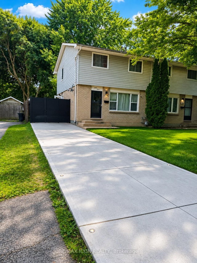 33 Sasha Crescent