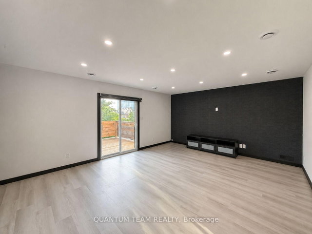 UNIT 2 - 4985 CRYSLER Avenue