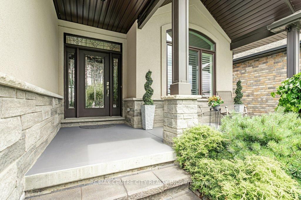 26 Elwood Street • Strathroy-Caradoc, ON photo 4