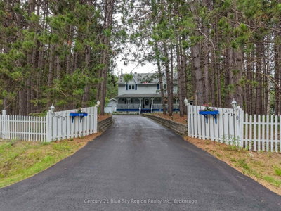 310 Pinecreek Crescent