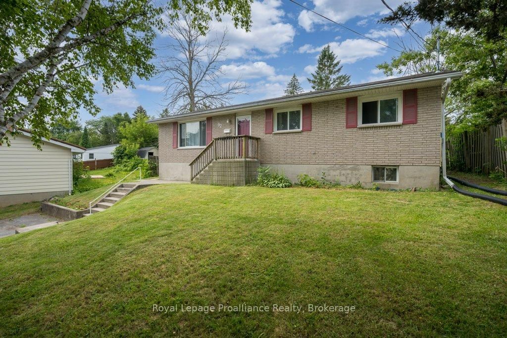 92 Wallbridge Crescent • Belleville, ON photo 1