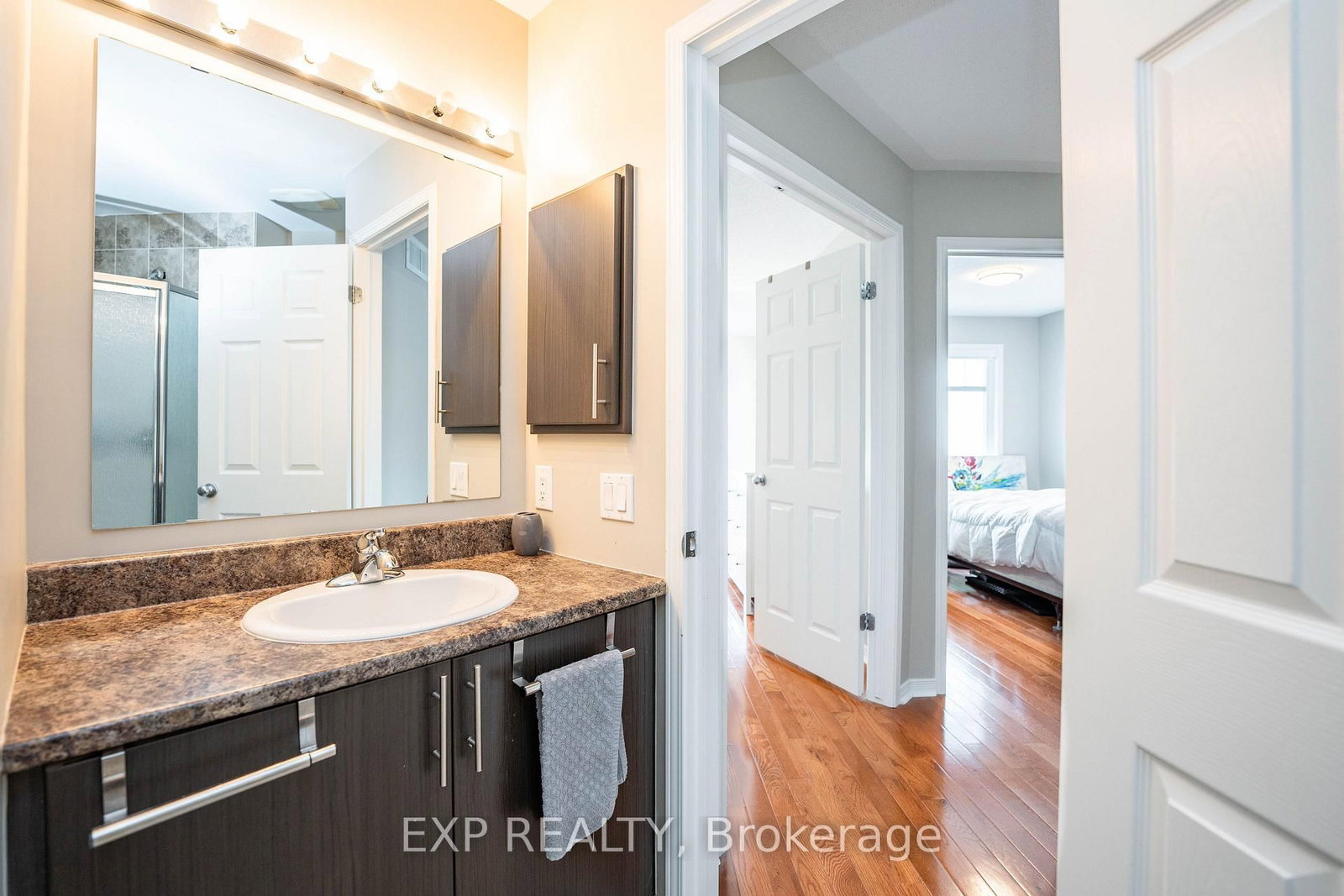 504 BARHOLM Private • Ottawa, ON photo 21