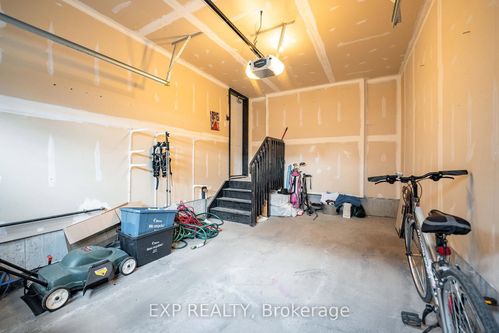 504 BARHOLM Private • Ottawa, ON photo 28