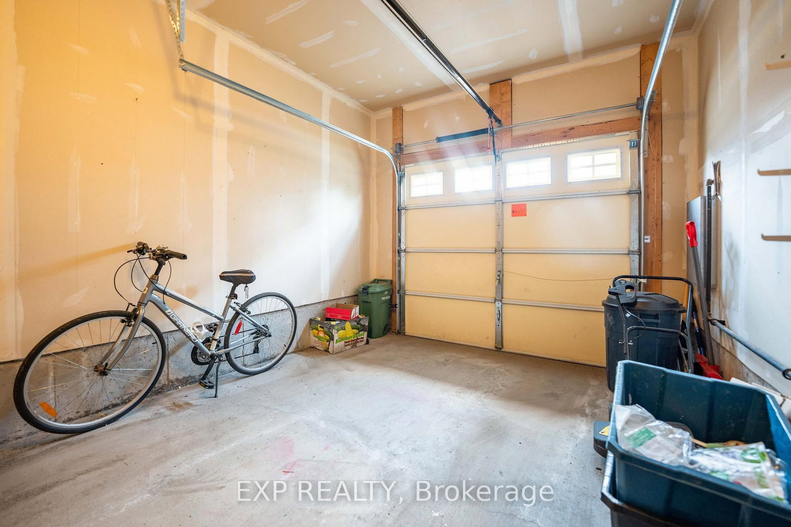 504 BARHOLM Private • Ottawa, ON photo 29
