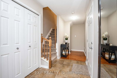 504 BARHOLM Private • Ottawa, ON photo 4