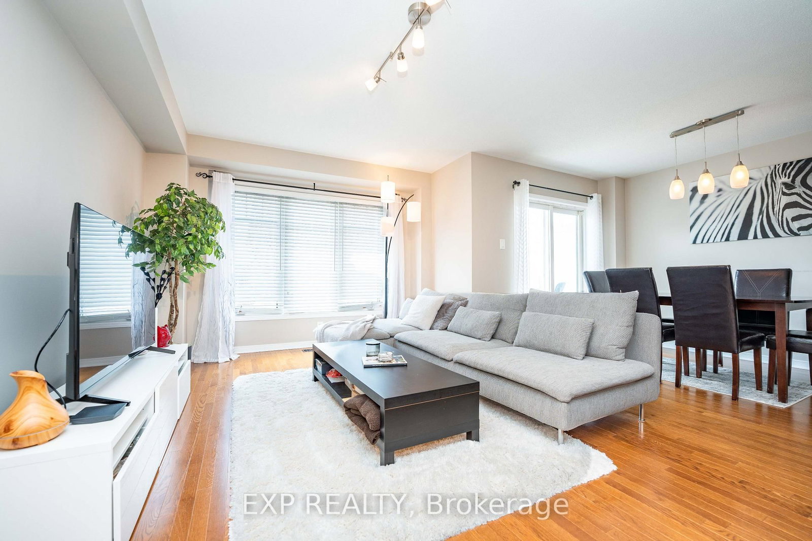 504 BARHOLM Private • Ottawa, ON photo 5
