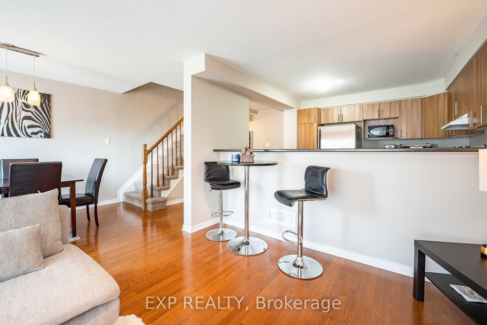 504 BARHOLM Private • Ottawa, ON photo 9