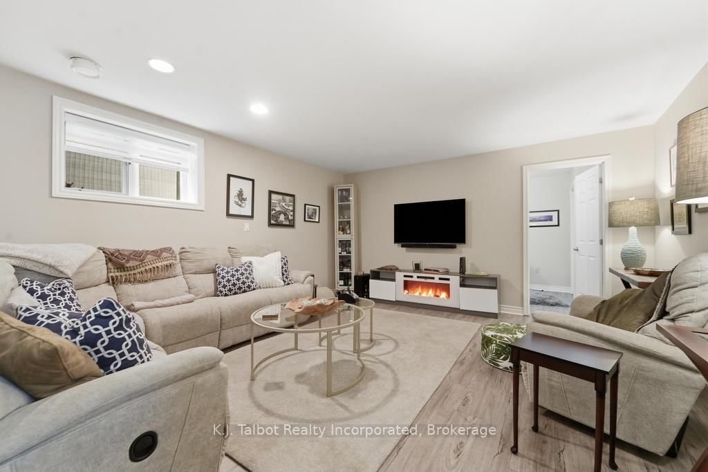 6 David Street E • Bluewater, ON photo 27
