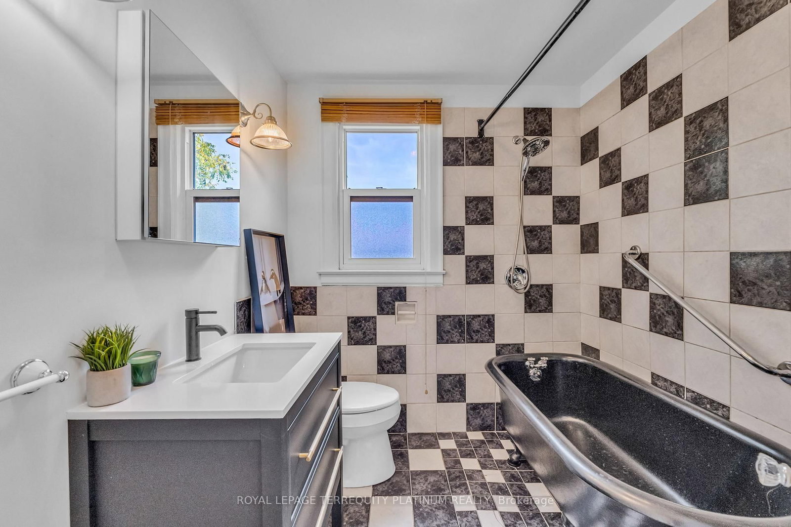 10 Locarno Avenue • Hamilton, ON photo 24