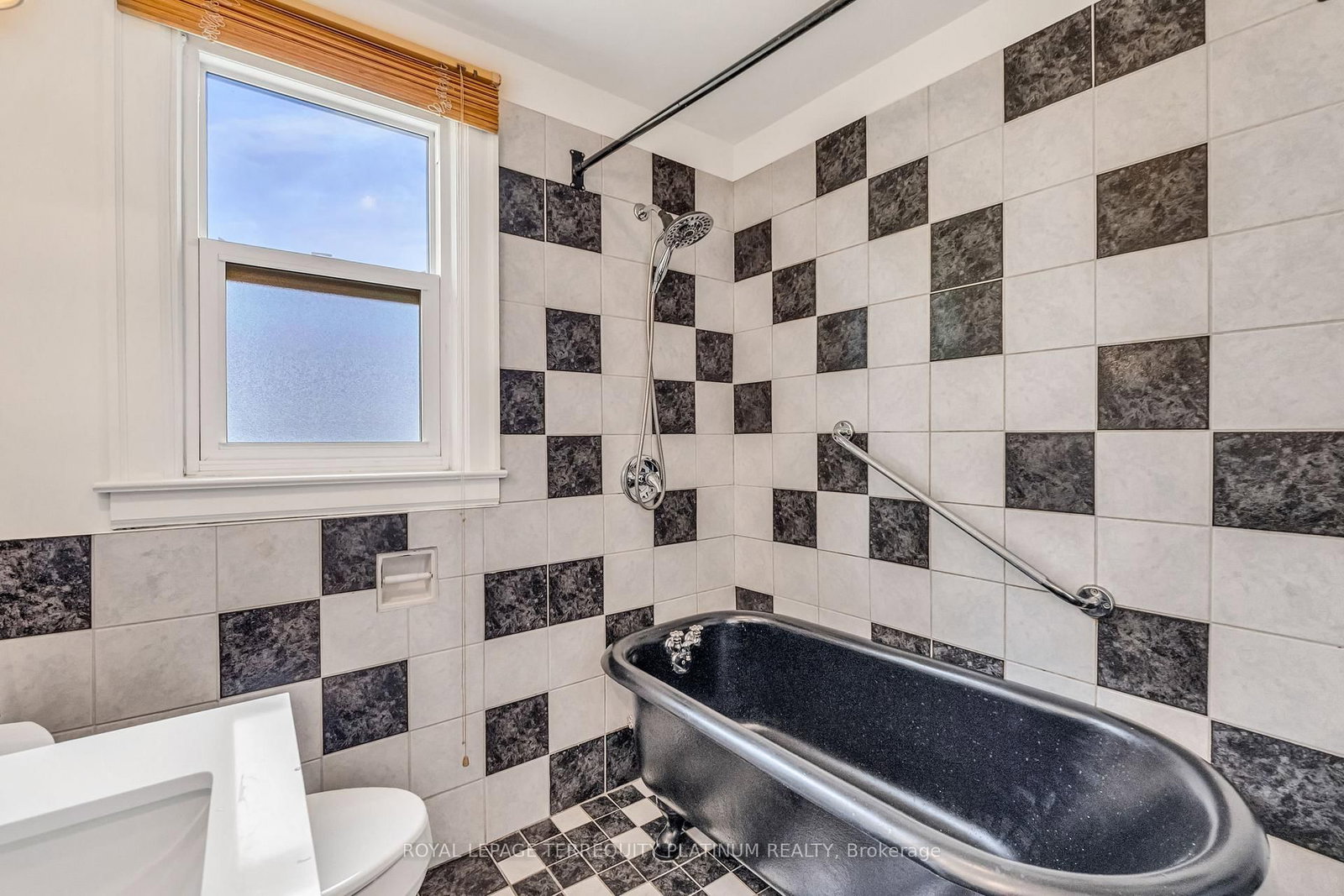 10 Locarno Avenue • Hamilton, ON photo 25