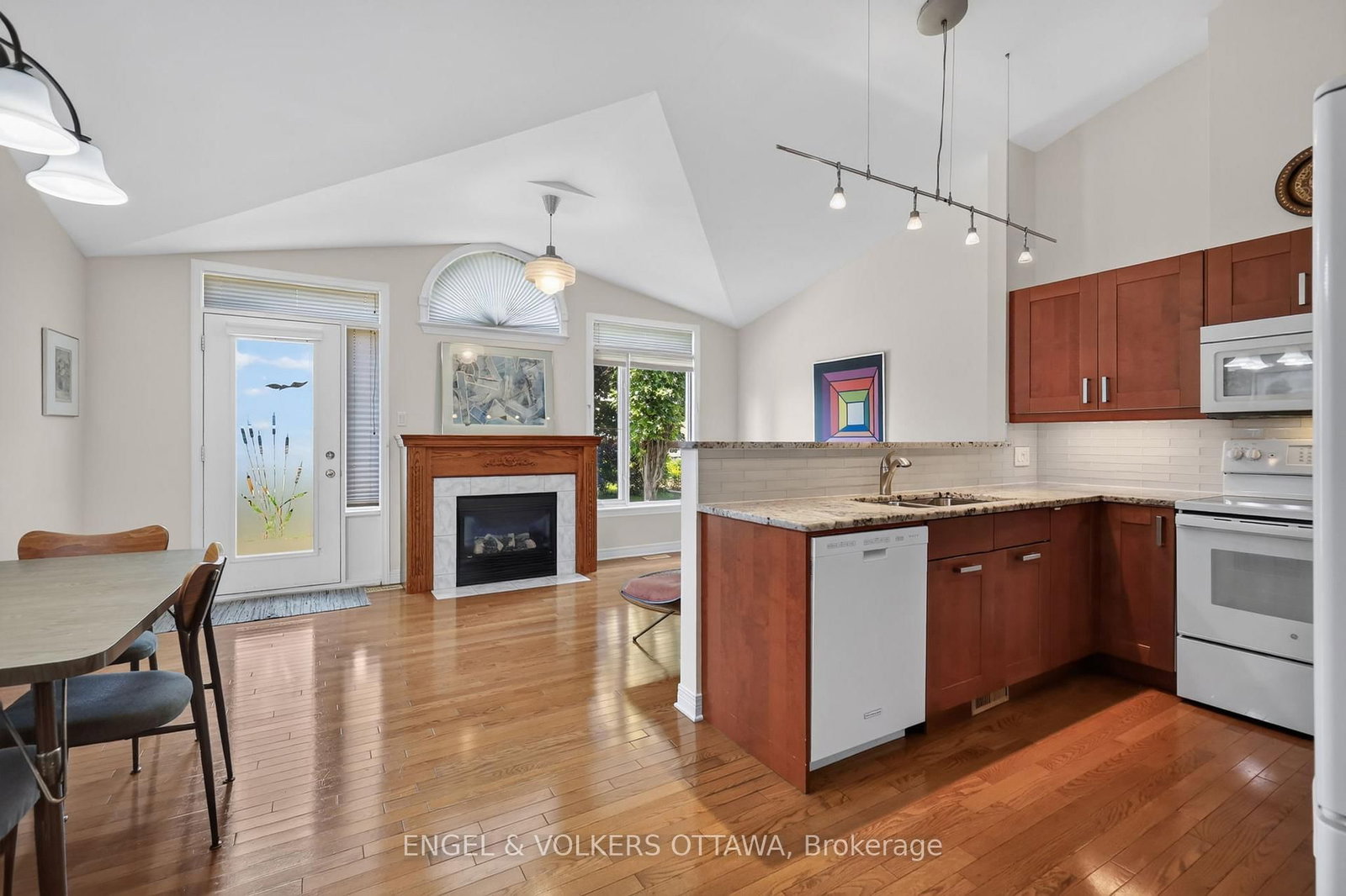 10 Waterthrush Crescent • Kanata, ON photo 12