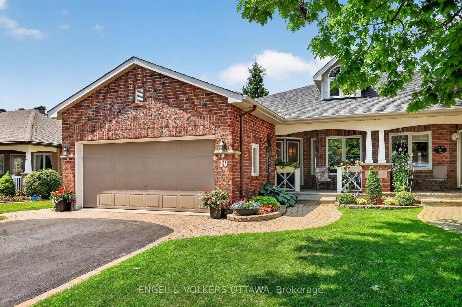 10 Waterthrush Crescent • Kanata, ON photo 2