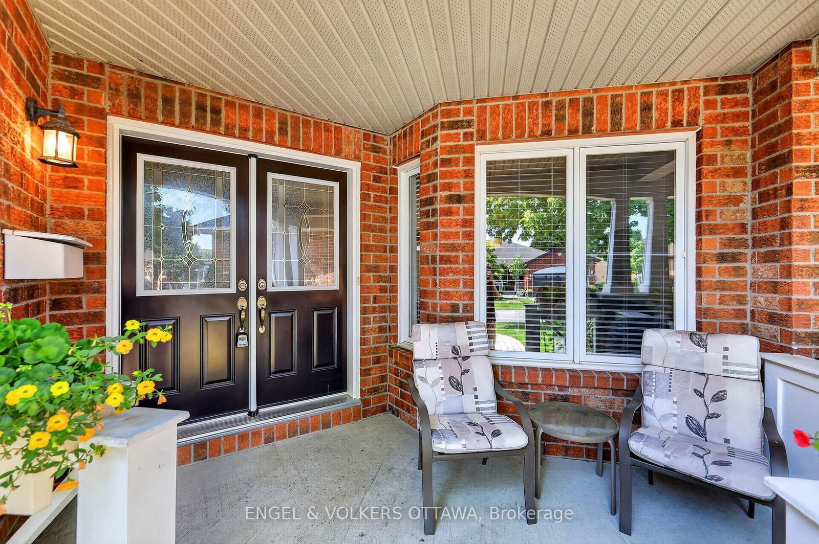 10 Waterthrush Crescent • Kanata, ON photo 3