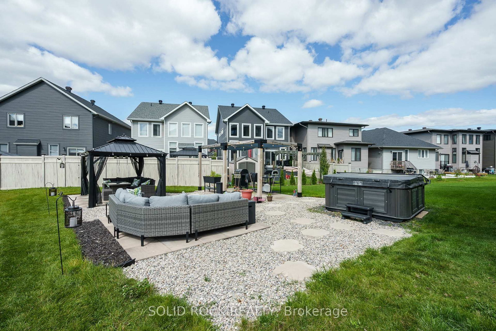 335 Grackle Street • Ottawa, ON photo 37