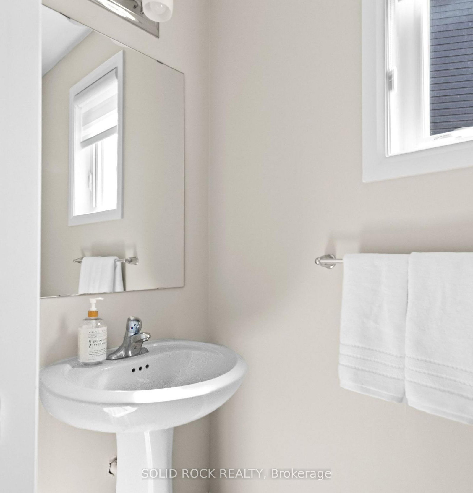 335 Grackle Street • Ottawa, ON photo 4