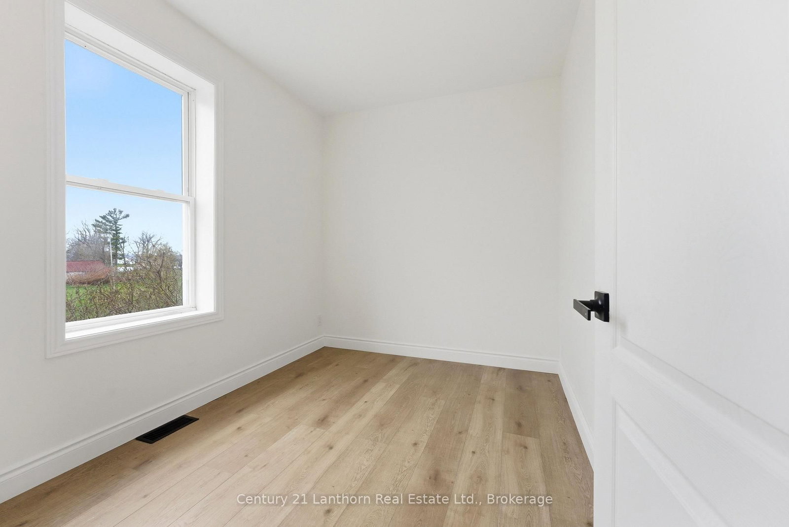 16 Store Street • Prince Edward County, ON photo 24